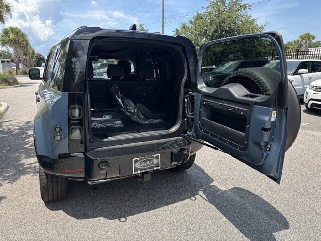 2026 LAND ROVER Defender - photo 11