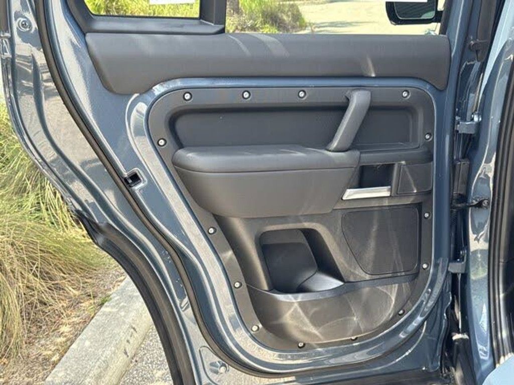 2026 LAND ROVER Defender - photo 12