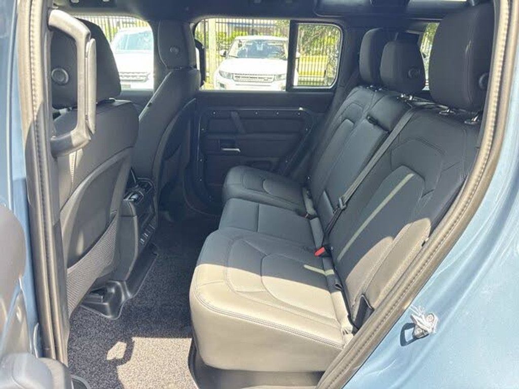 2026 LAND ROVER Defender - photo 13