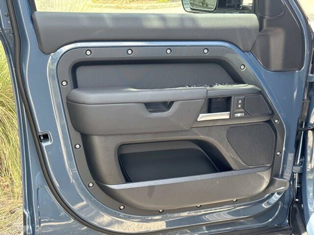 2026 LAND ROVER Defender - photo 18