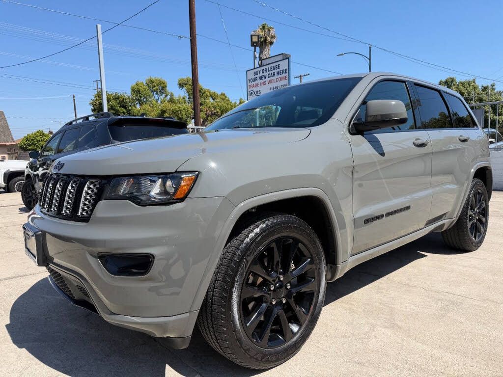 2020 Jeep Grand Cherokee Laredo