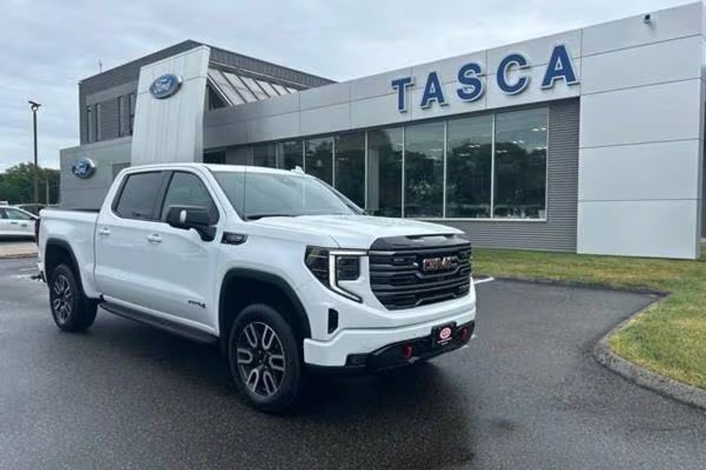 2025 GMC Sierra AT4