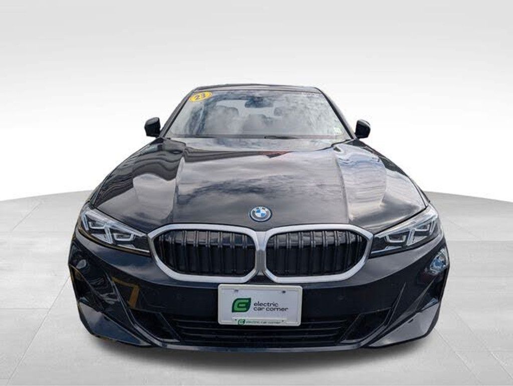 2023 BMW 330e - photo 4