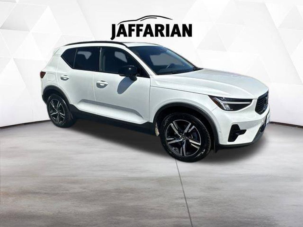 2023 Volvo XC40 Plus Dark