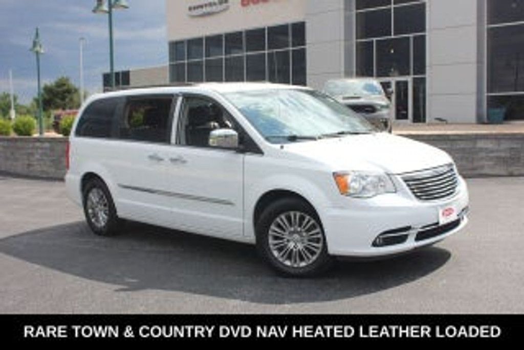 2016 Chrysler Town AND Country Touring