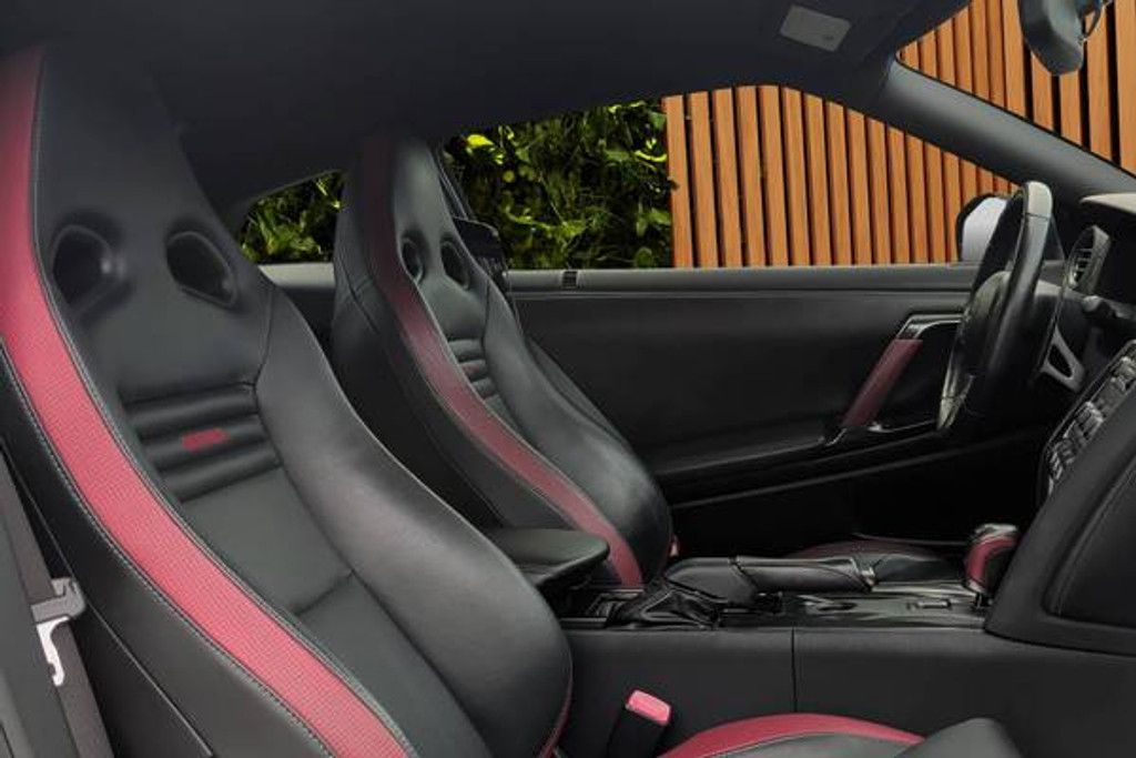2013 NISSAN GT-R - photo 4