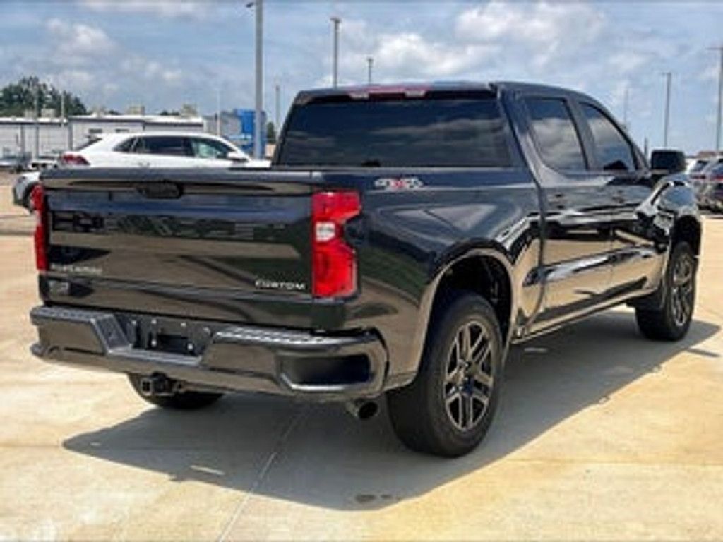 2023 CHEVROLET Silverado - photo 2