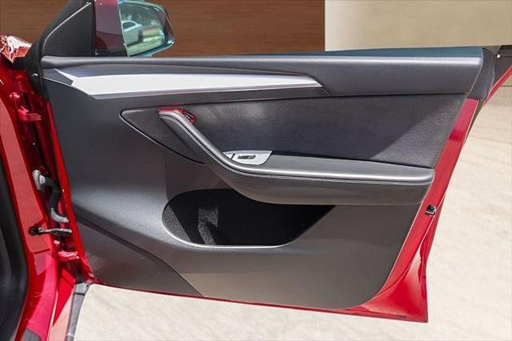 2023 TESLA Model Y - photo 25
