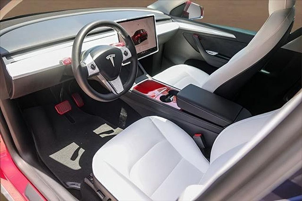 2023 TESLA Model Y - photo 10