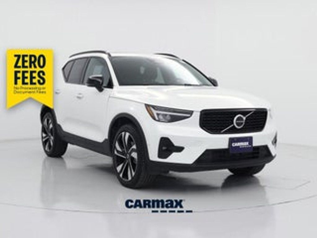 2025 Volvo XC40 Plus Dark