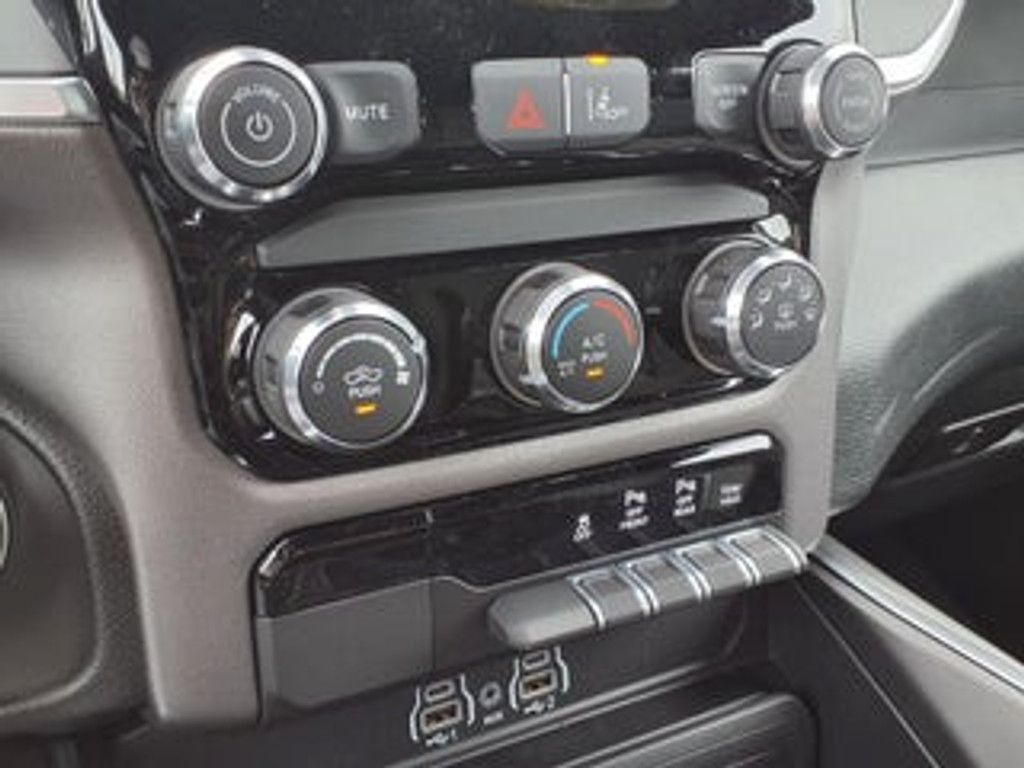 2026 RAM 1500 - photo 12