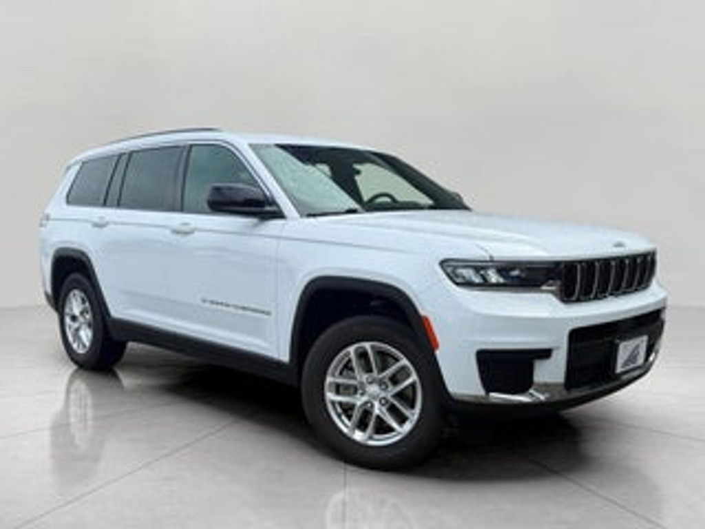 2023 Jeep Grand Cherokee Laredo Altitude