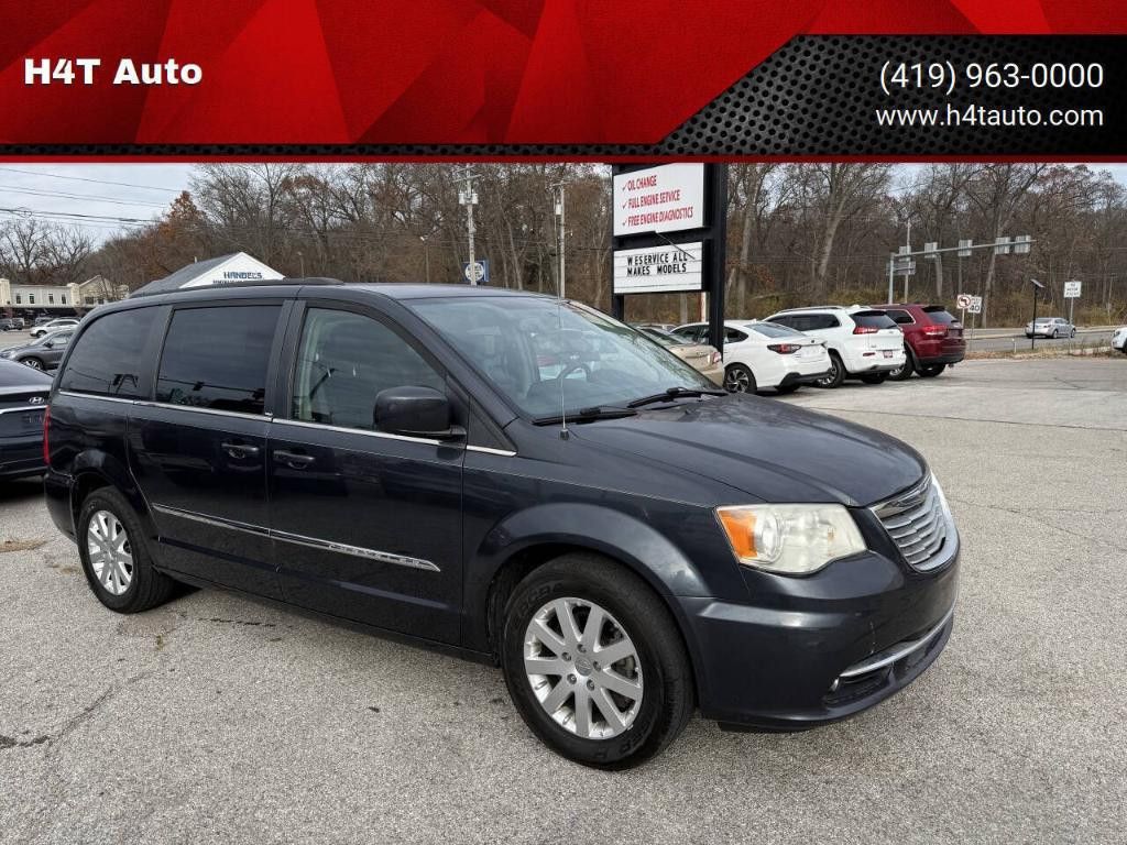2013 Chrysler Town AND Country Touring