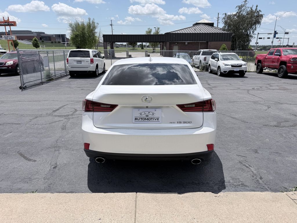 2016 LEXUS IS - photo 5