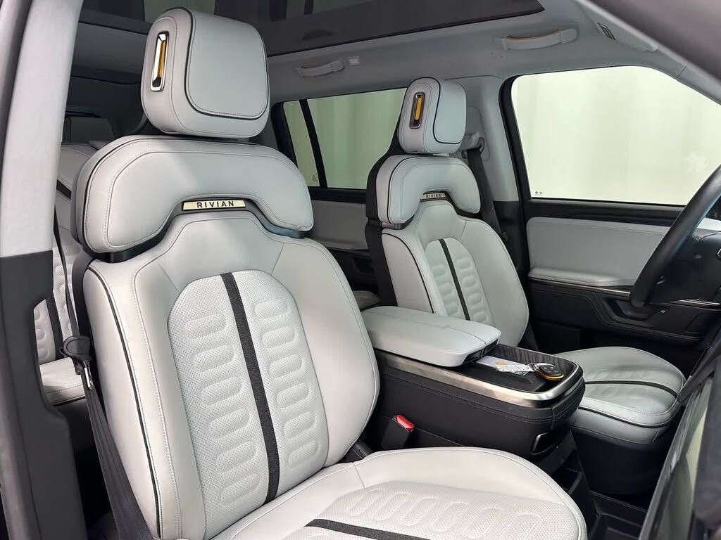 2025 RIVIAN R1S - photo 31