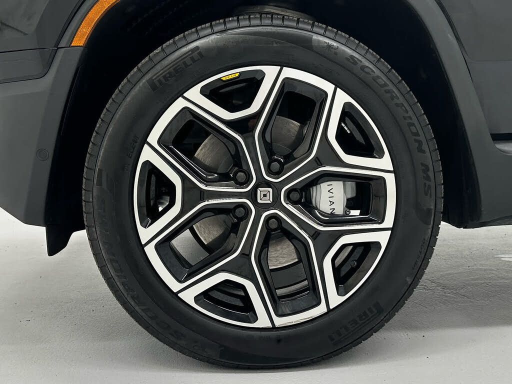 2025 RIVIAN R1S - photo 17