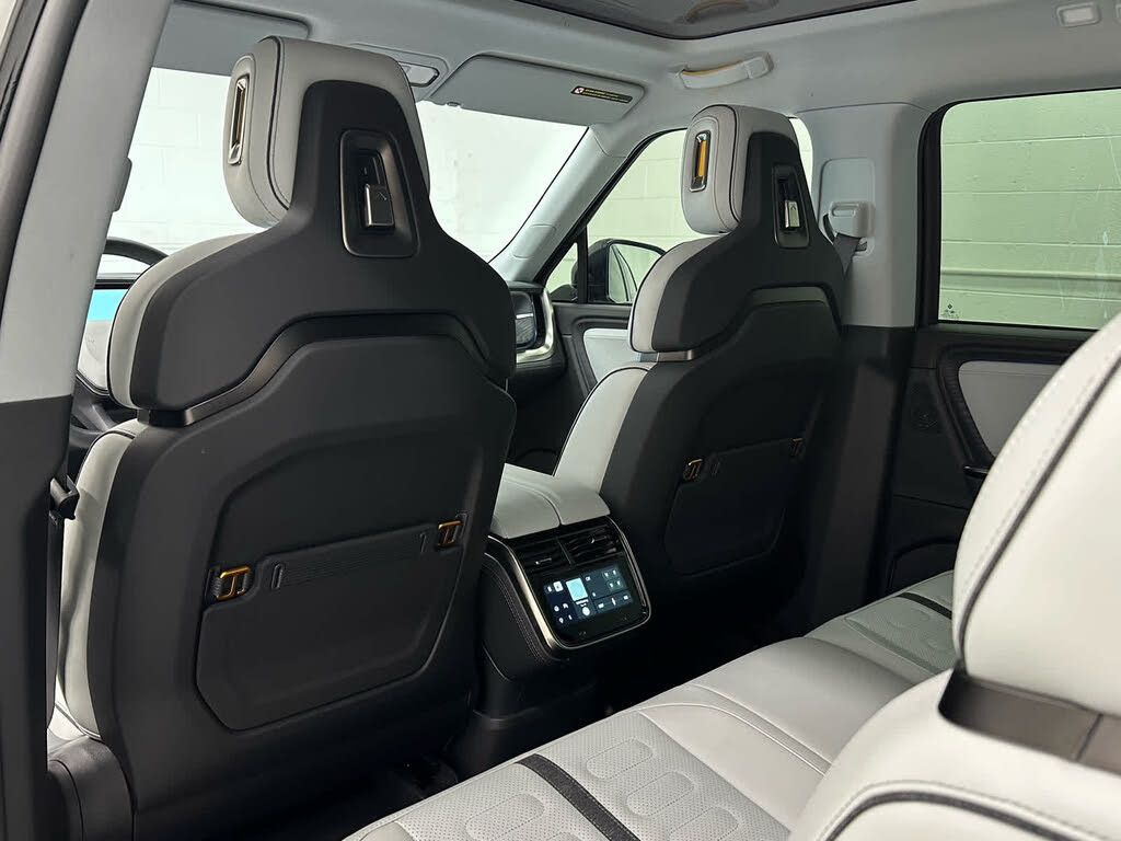 2025 RIVIAN R1S - photo 25