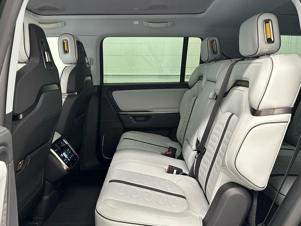 2025 RIVIAN R1S - photo 26