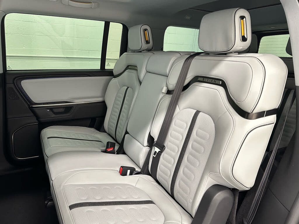 2025 RIVIAN R1S - photo 27