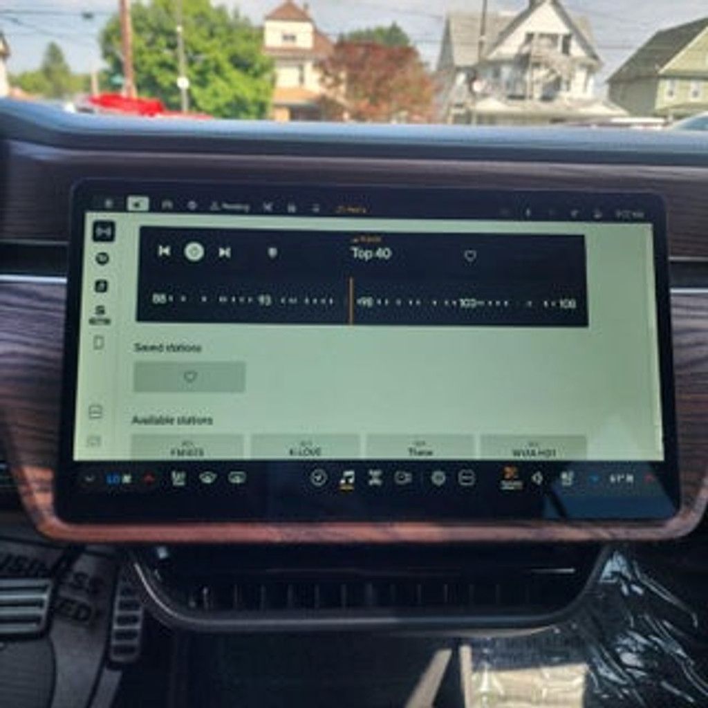 2023 RIVIAN R1S - photo 18