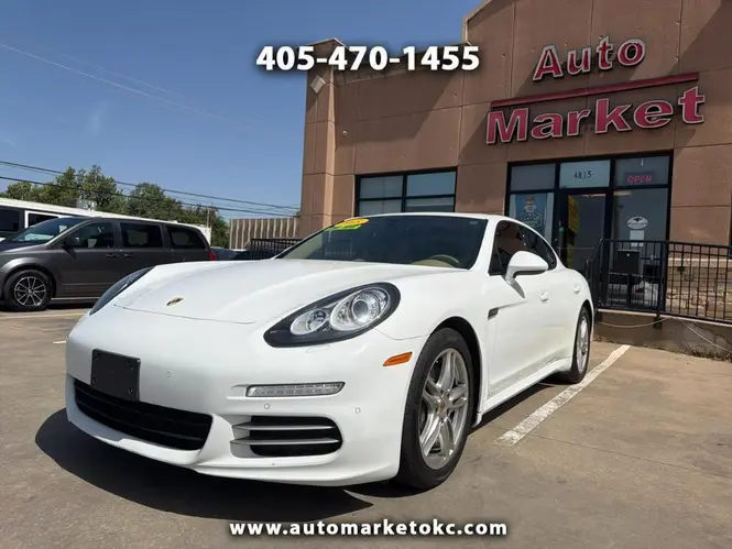 2015 Porsche Panamera Base 4