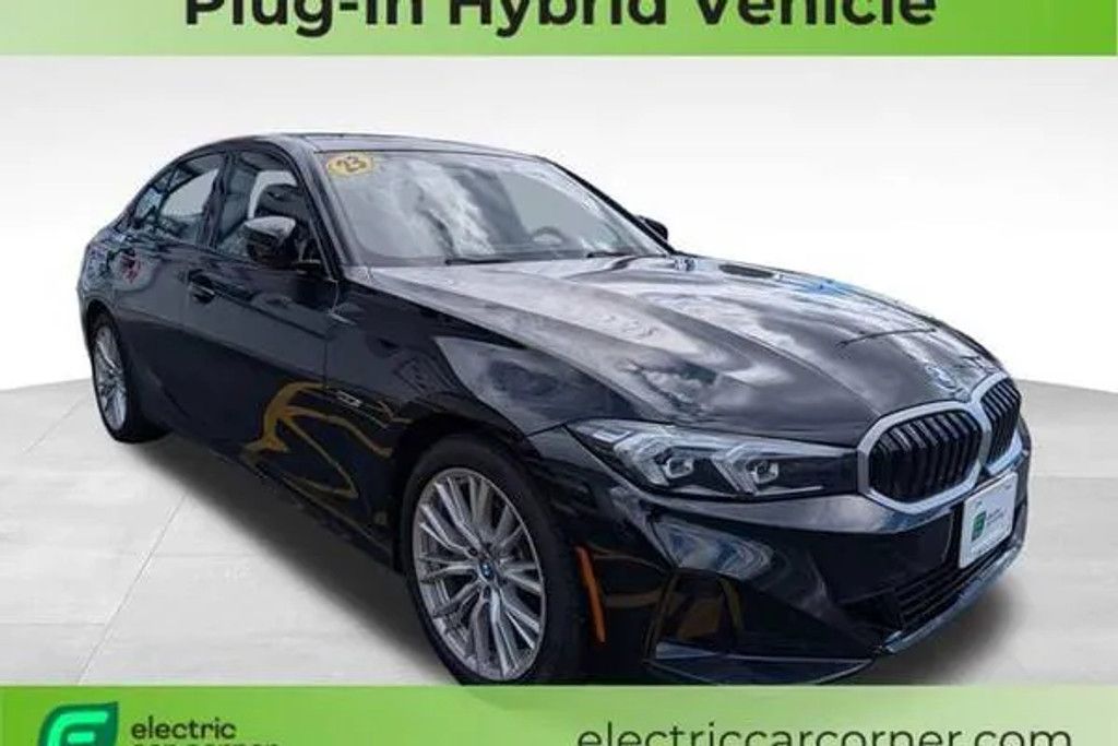 2023 BMW 330e - photo 2