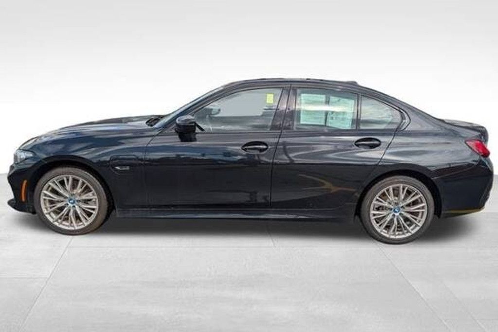 2023 BMW 330e - photo 10
