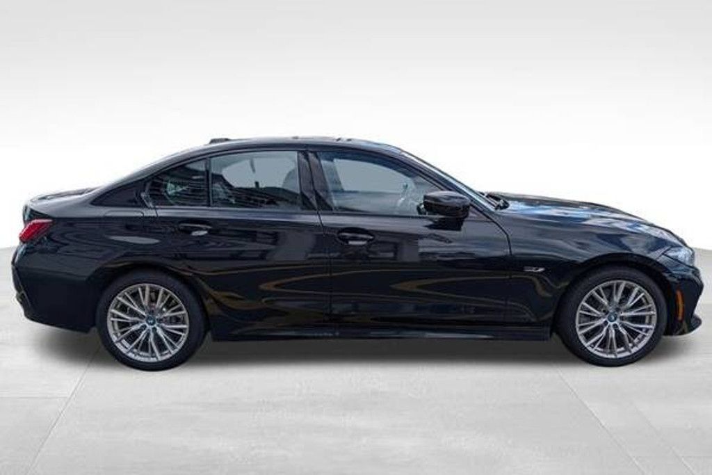 2023 BMW 330e - photo 18