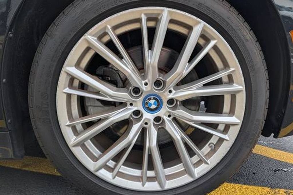 2023 BMW 330e - photo 20