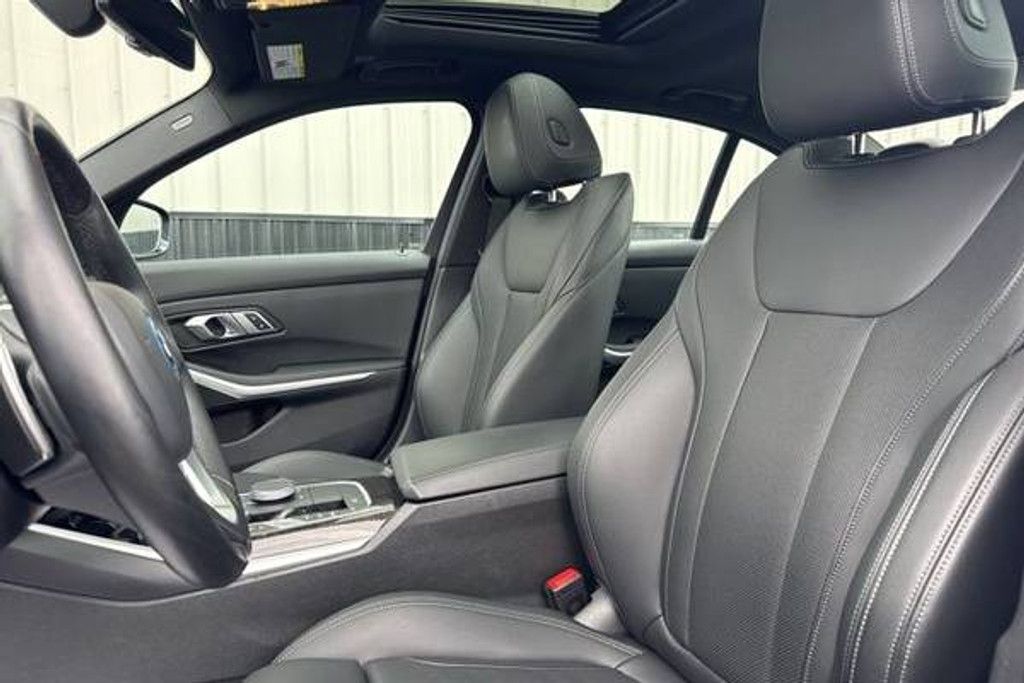 2023 BMW 330e - photo 26