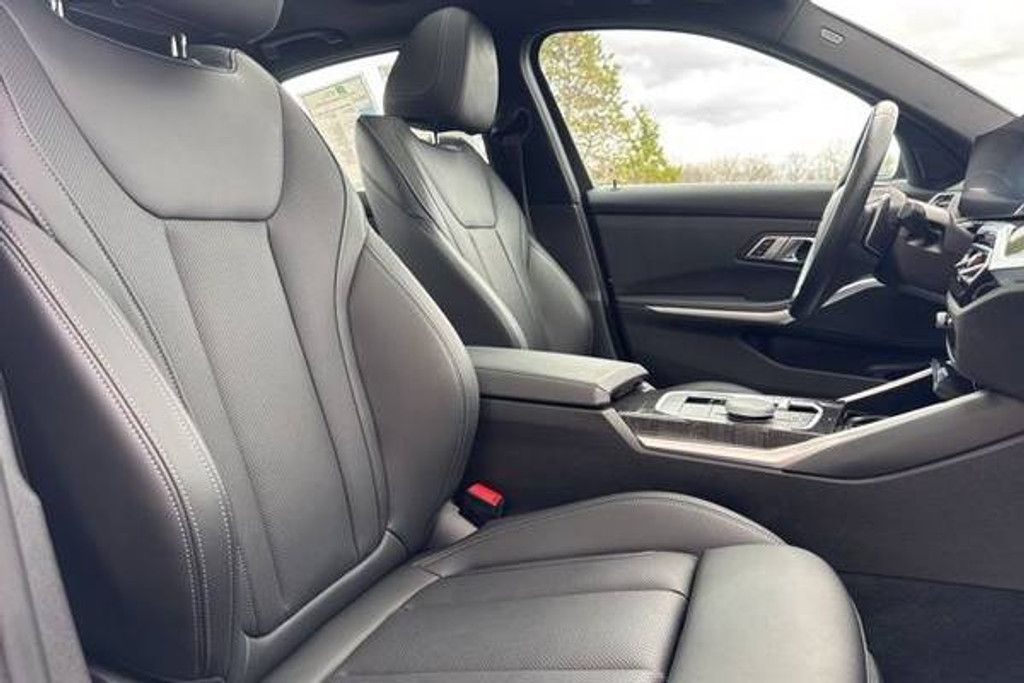 2023 BMW 330e - photo 28
