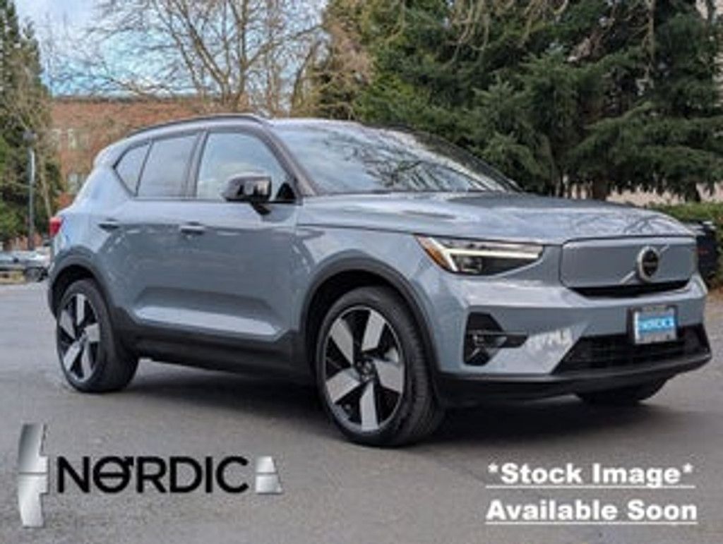 2023 Volvo XC40 Ultimate Dark