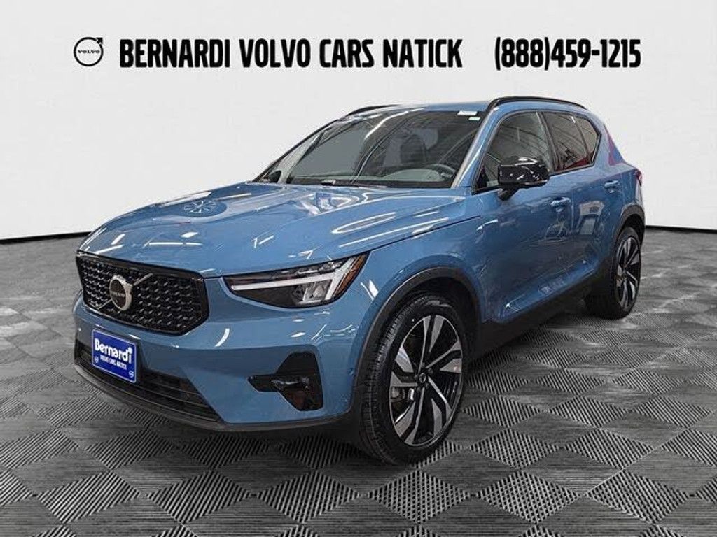 2023 Volvo XC40 Plus Dark