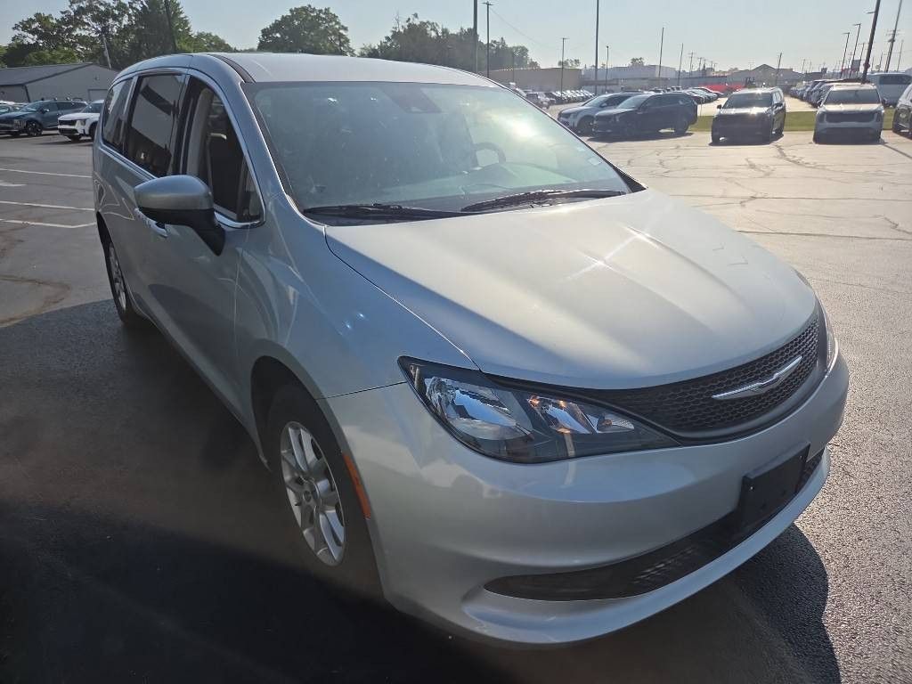 2023 Chrysler Voyager LX