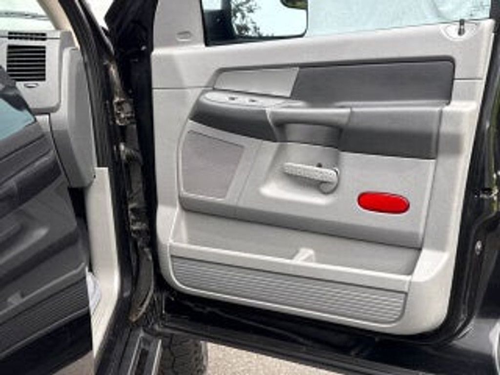 2005 DODGE Ram - photo 20