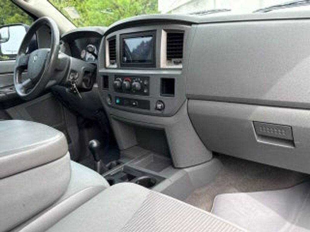 2005 DODGE Ram - photo 22