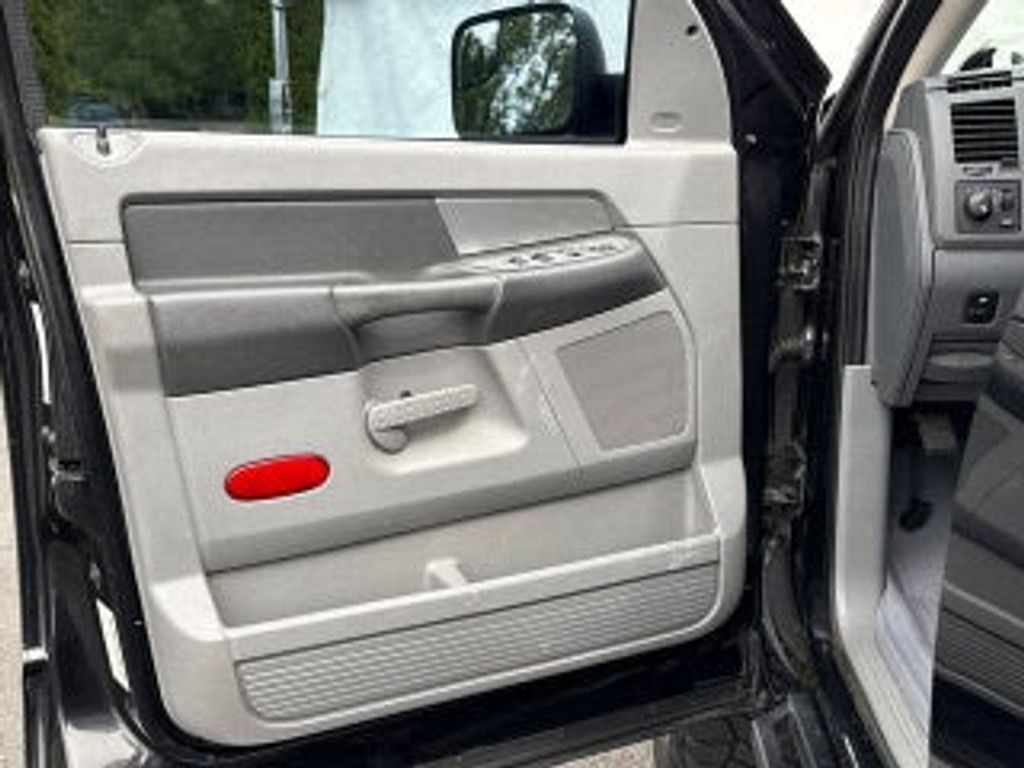 2005 DODGE Ram - photo 17