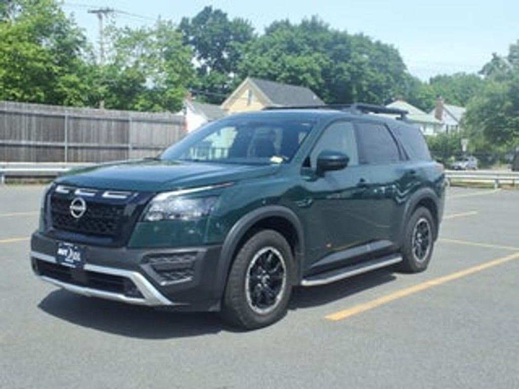 2022 Nissan Pathfinder SV