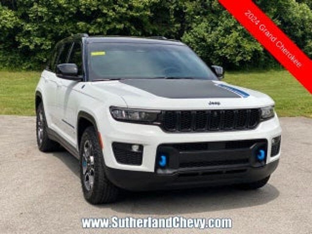 2023 Jeep Grand Cherokee Laredo Altitude