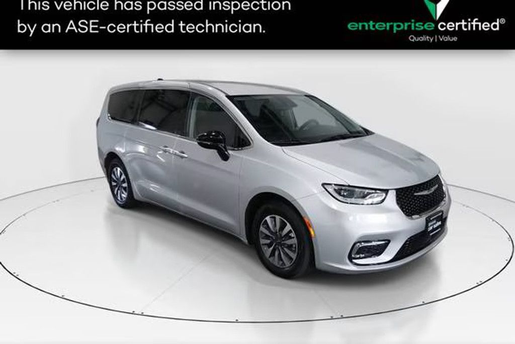 2024 Chrysler Pacifica Select