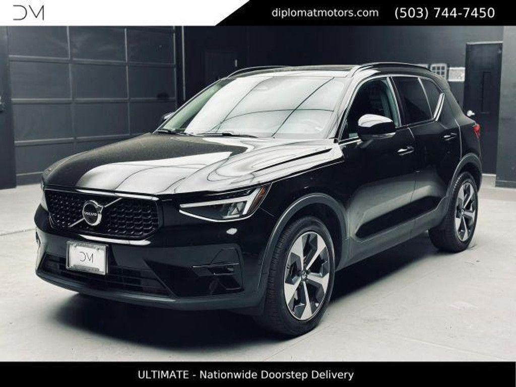 2023 Volvo XC40 Ultimate Dark