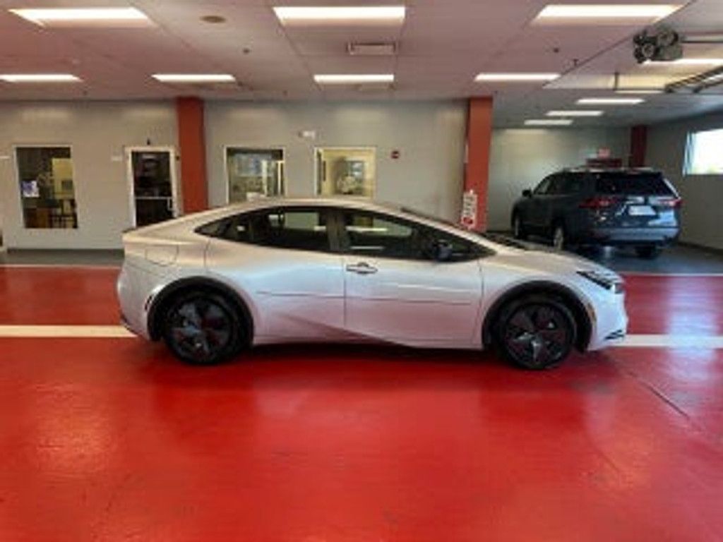 2023 TOYOTA Prius - photo 3