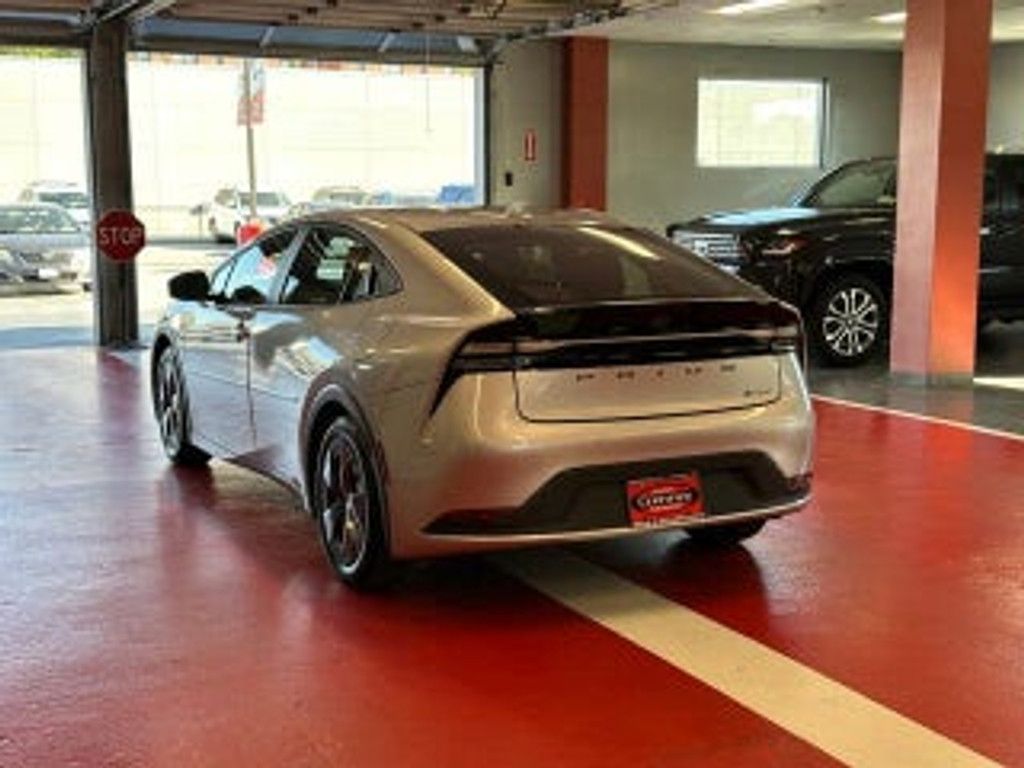 2023 TOYOTA Prius - photo 5