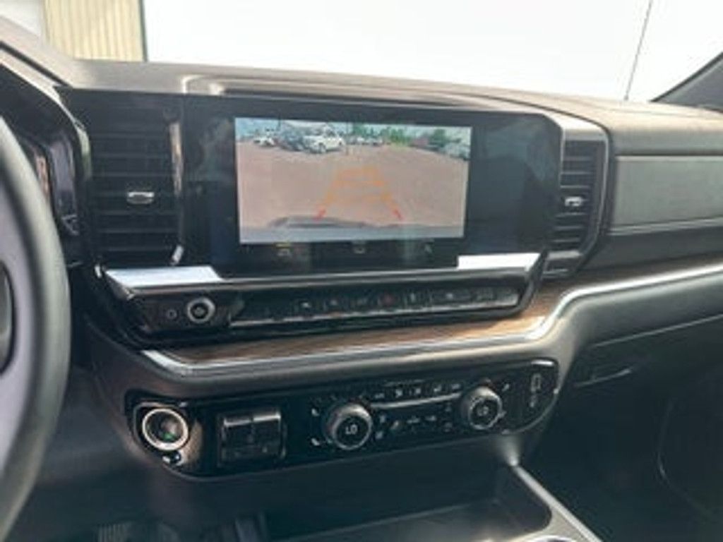 2025 CHEVROLET Silverado - photo 18