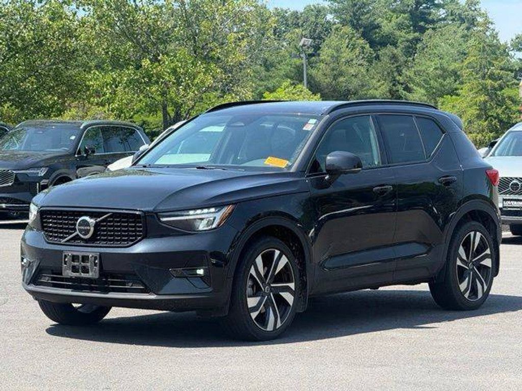 2023 Volvo XC40 Plus Dark