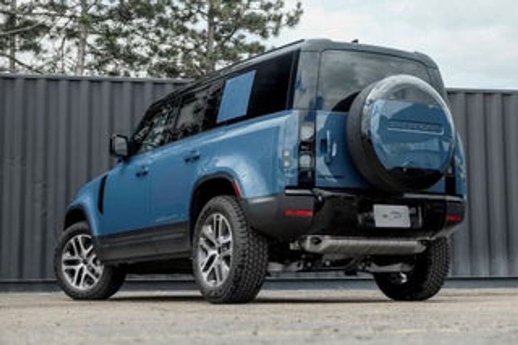 2026 LAND ROVER Defender - photo 2