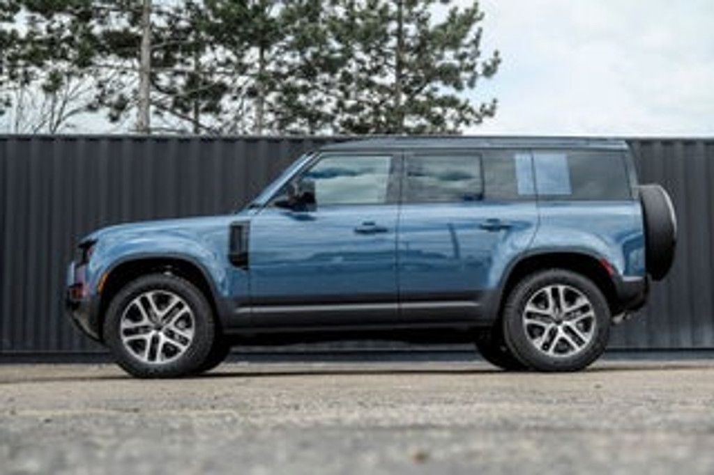 2026 LAND ROVER Defender - photo 3