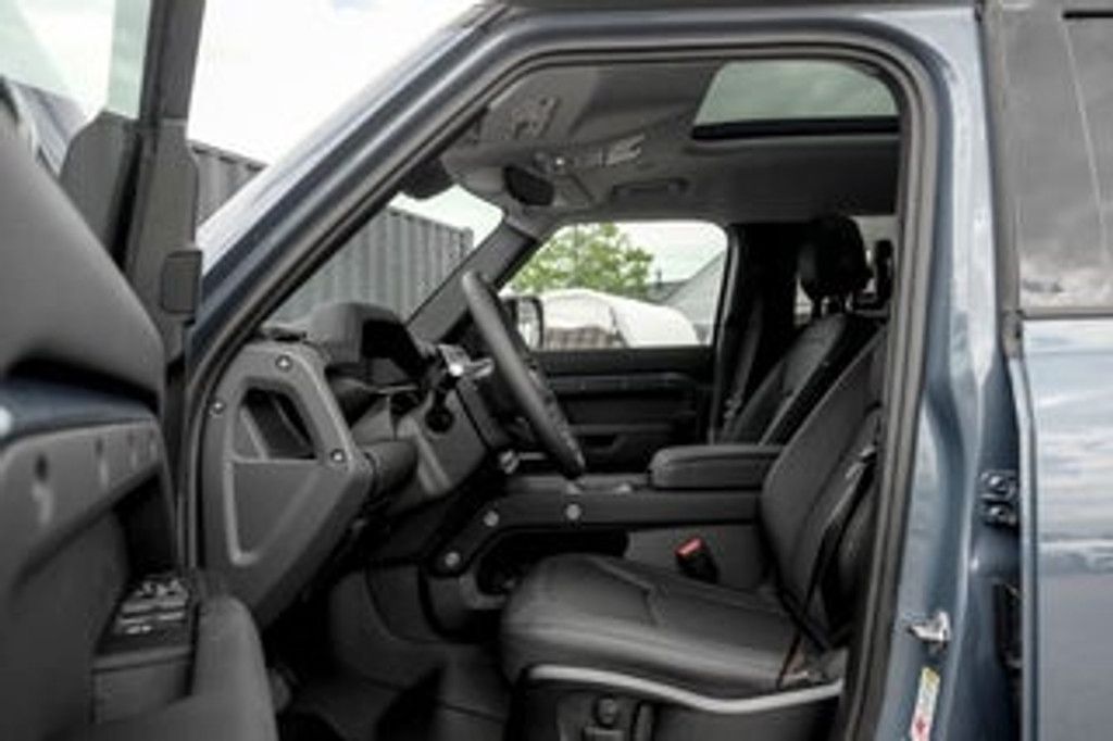 2026 LAND ROVER Defender - photo 10