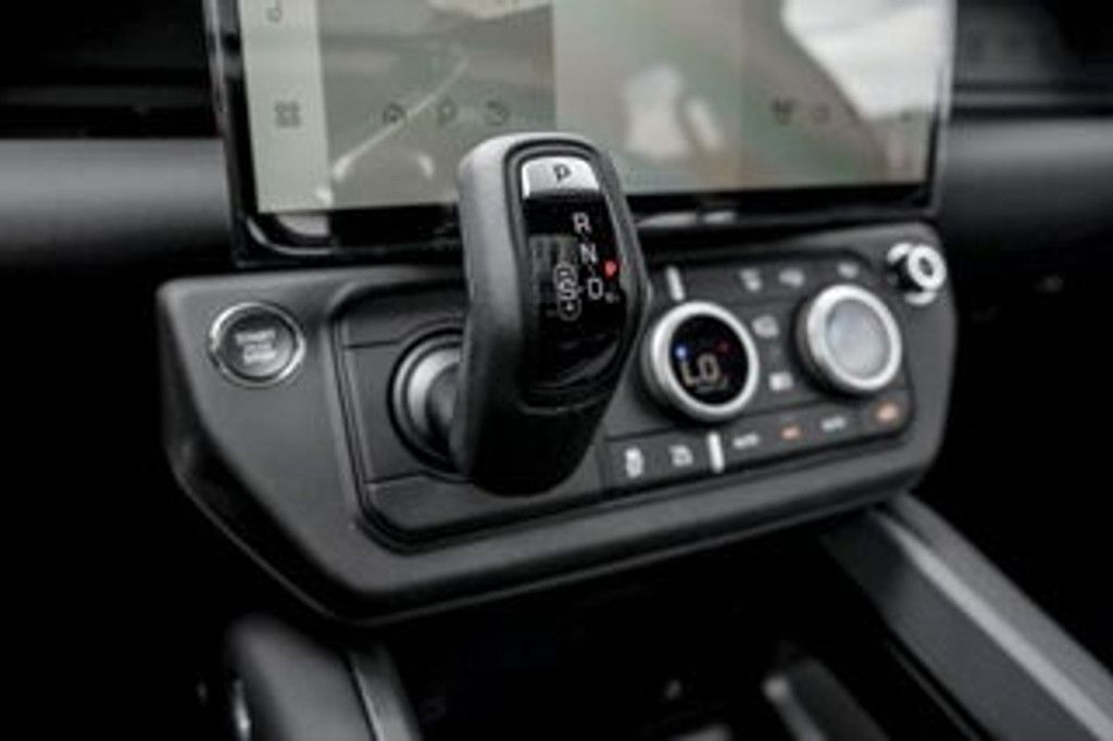 2026 LAND ROVER Defender - photo 15