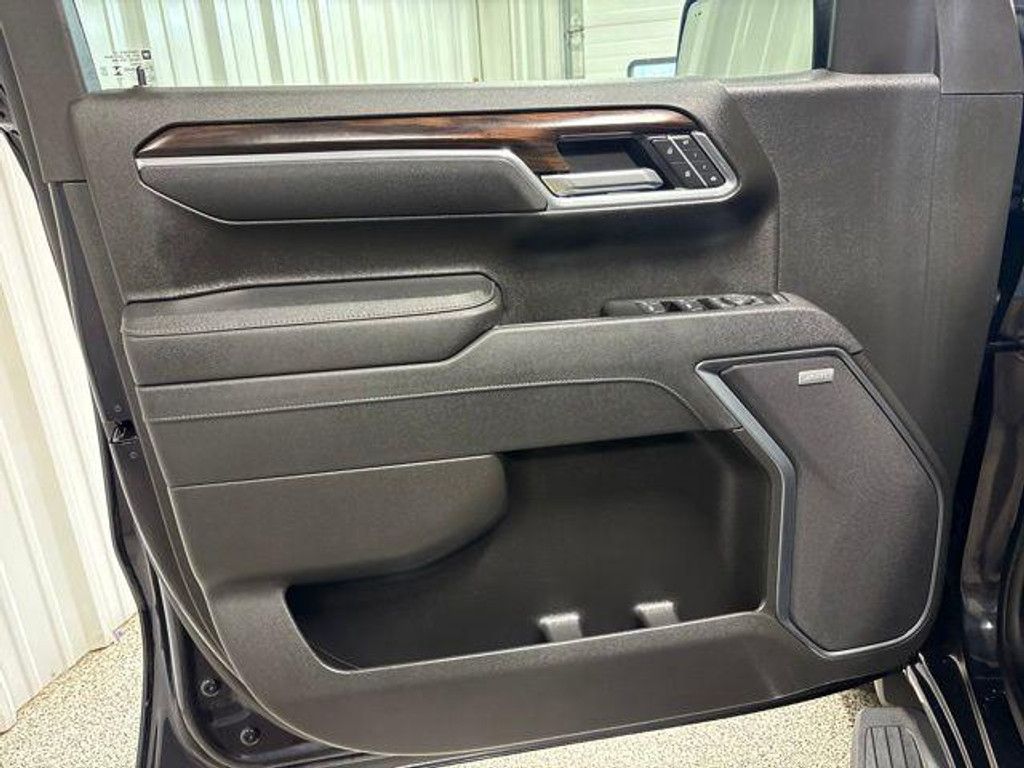 2025 GMC Sierra - photo 25